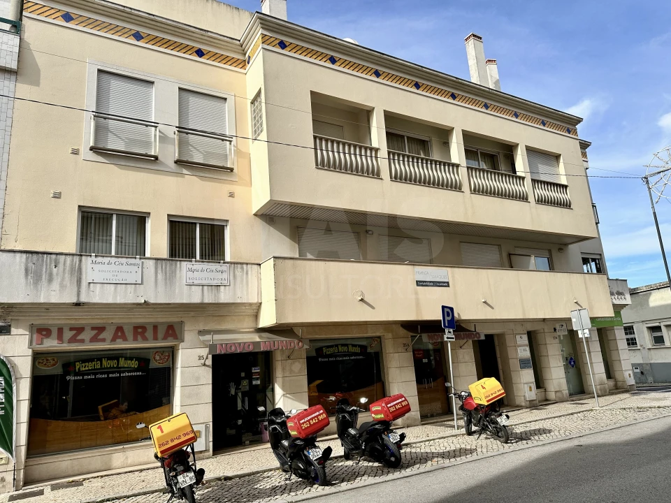 Apartamento T3 para Arrendamento em Nossa Senhora do Pópulo, Coto e São Gregório Foto 1