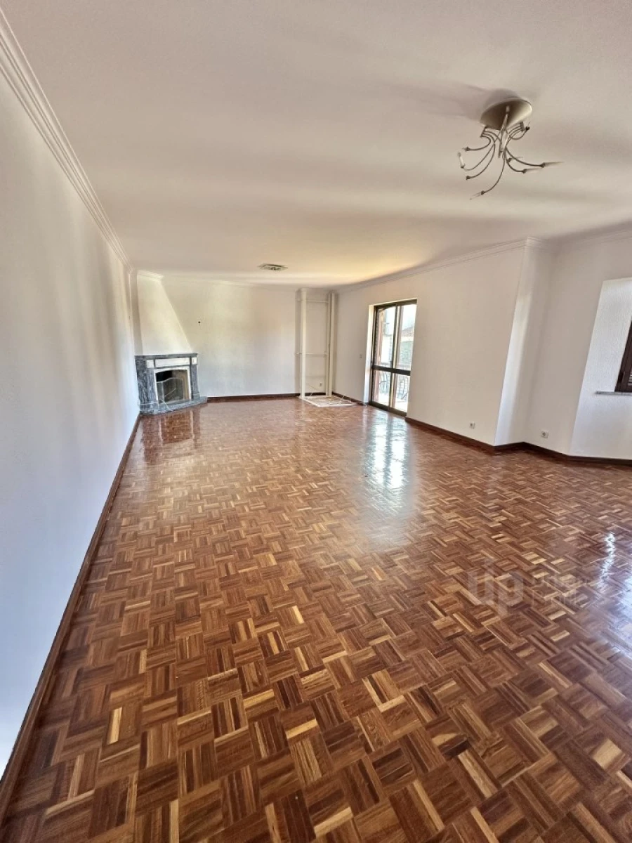 Apartamento T4 para Venda em Carcavelos e Parede Foto 2