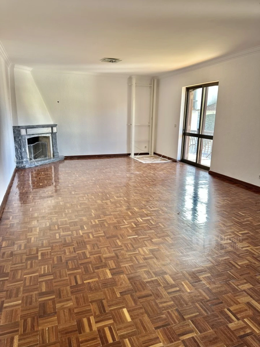 Apartamento T4 para Venda em Carcavelos e Parede Foto 3