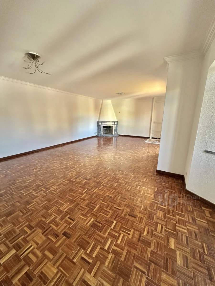 Apartamento T4 para Venda em Carcavelos e Parede Foto 4
