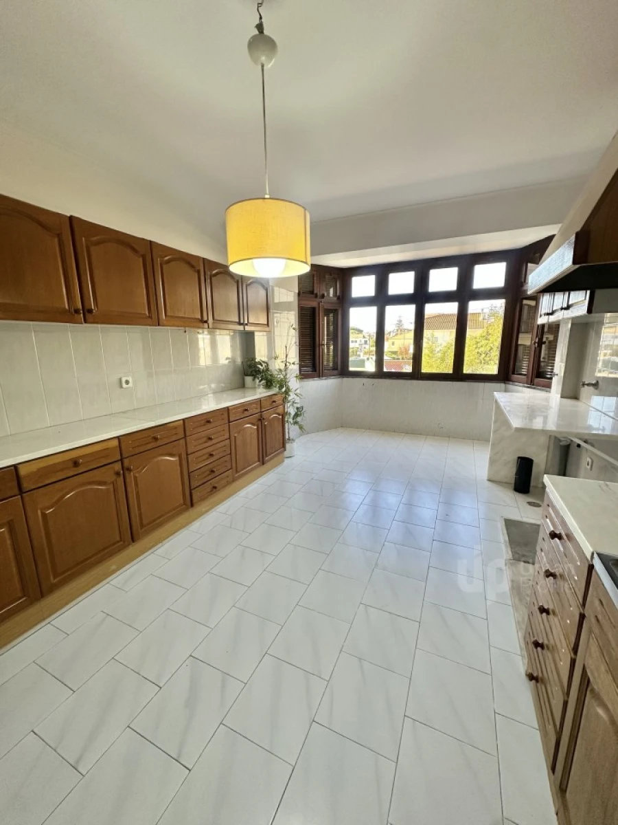 Apartamento T4 para Venda em Carcavelos e Parede Foto 5