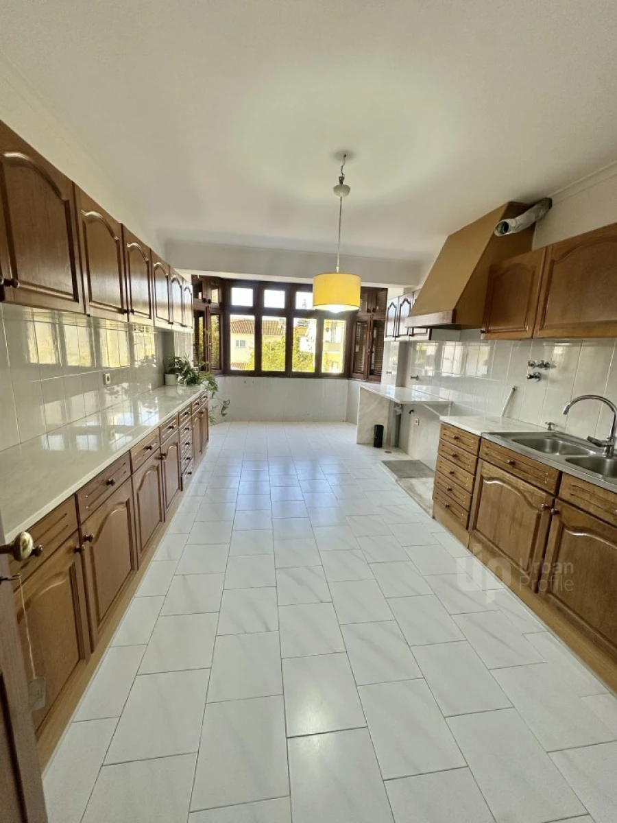 Apartamento T4 para Venda em Carcavelos e Parede Foto 6