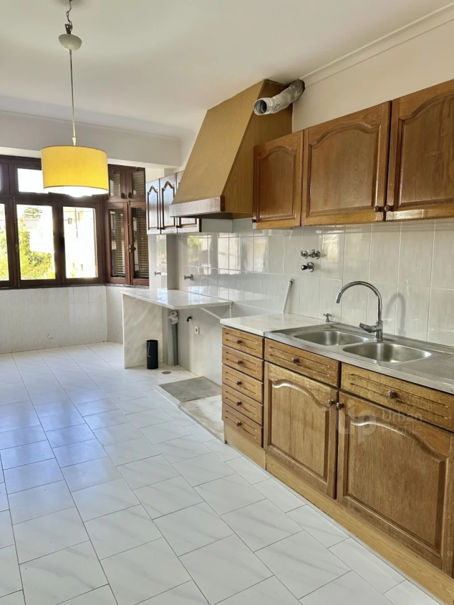 Apartamento T4 para Venda em Carcavelos e Parede Foto 7