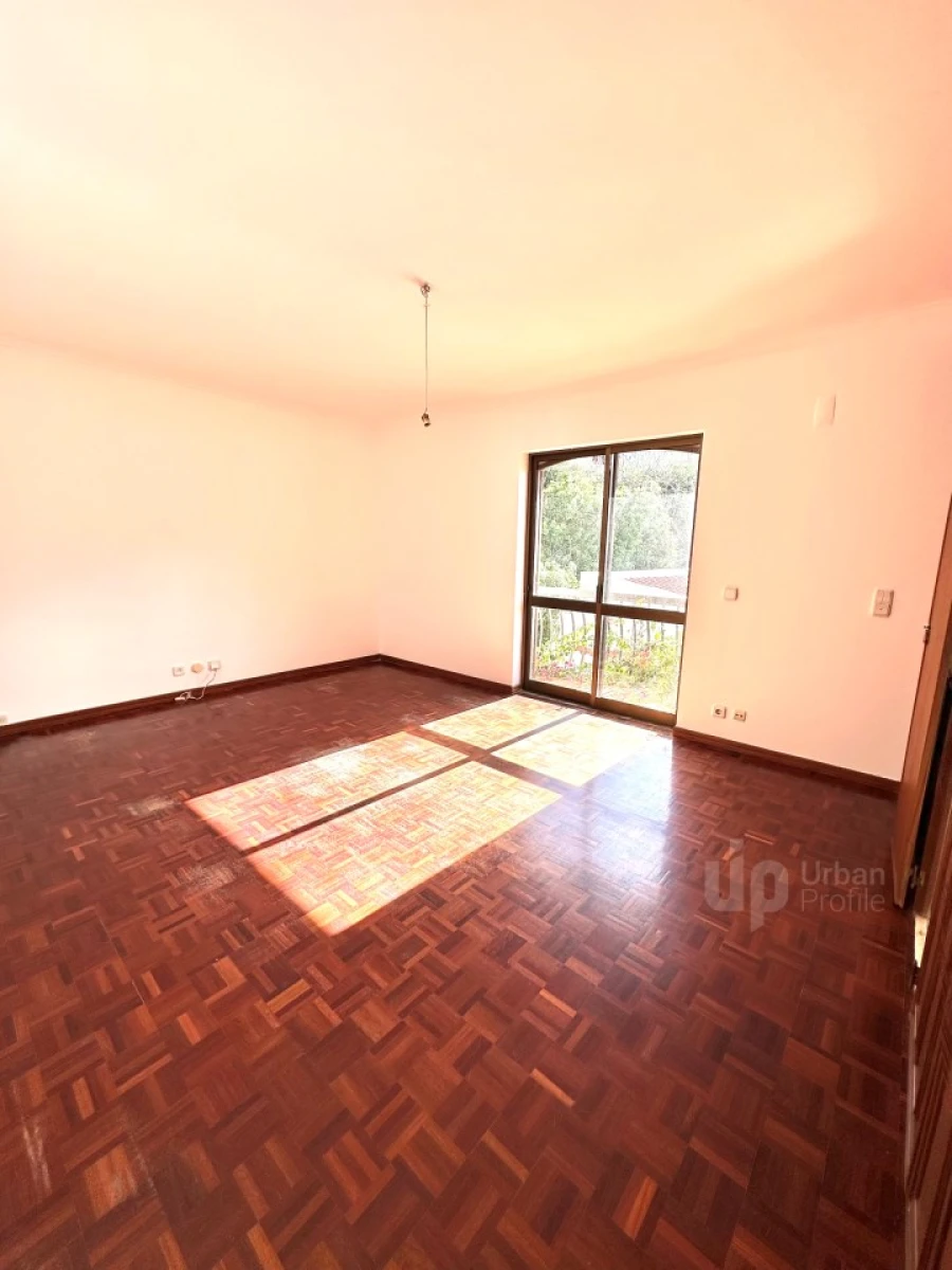 Apartamento T4 para Venda em Carcavelos e Parede Foto 20