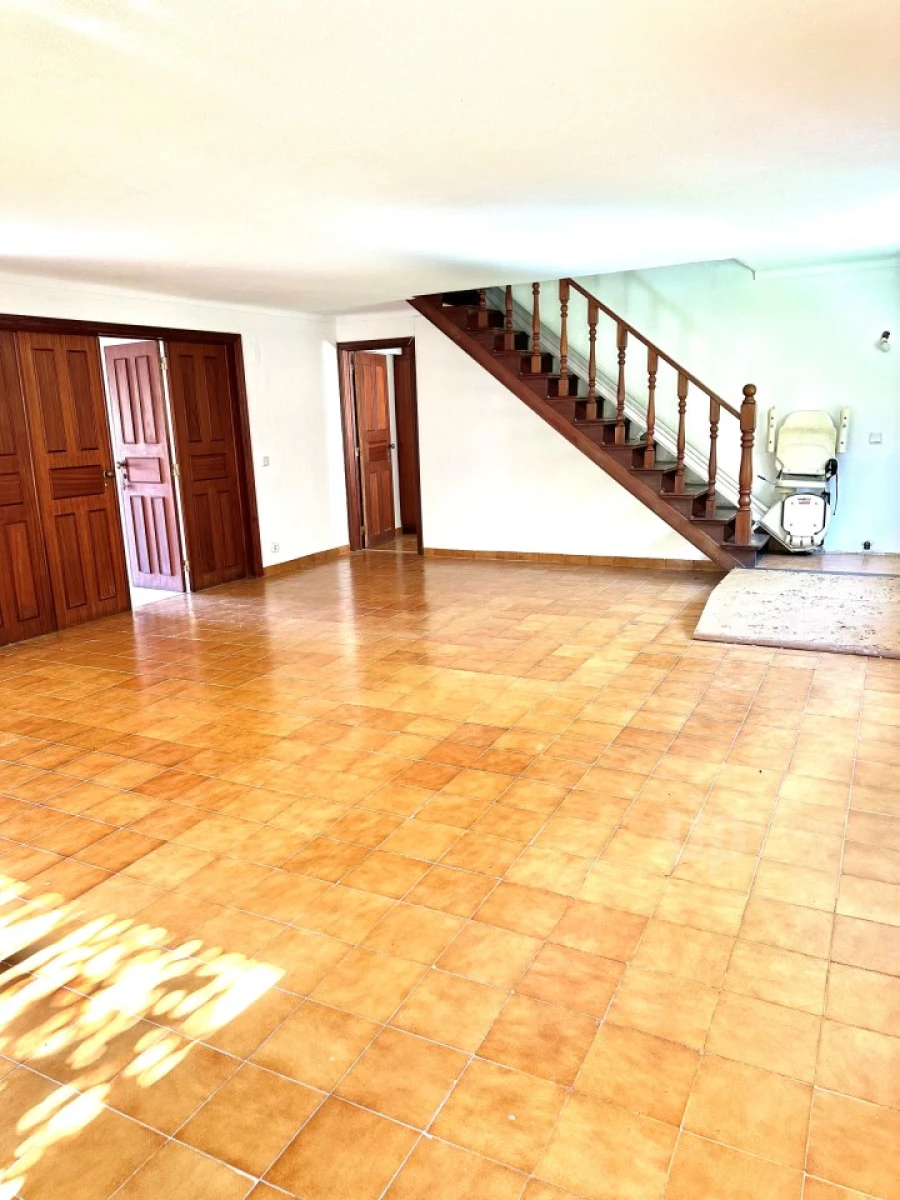 Apartamento T4 para Venda em Carcavelos e Parede Foto 27