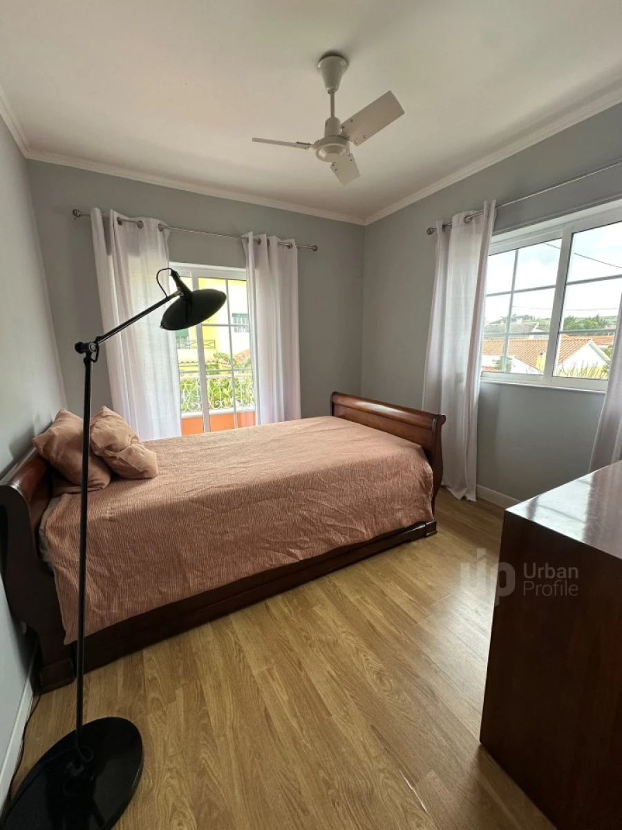 Moradia T3 para Venda em Alcabideche Foto 16