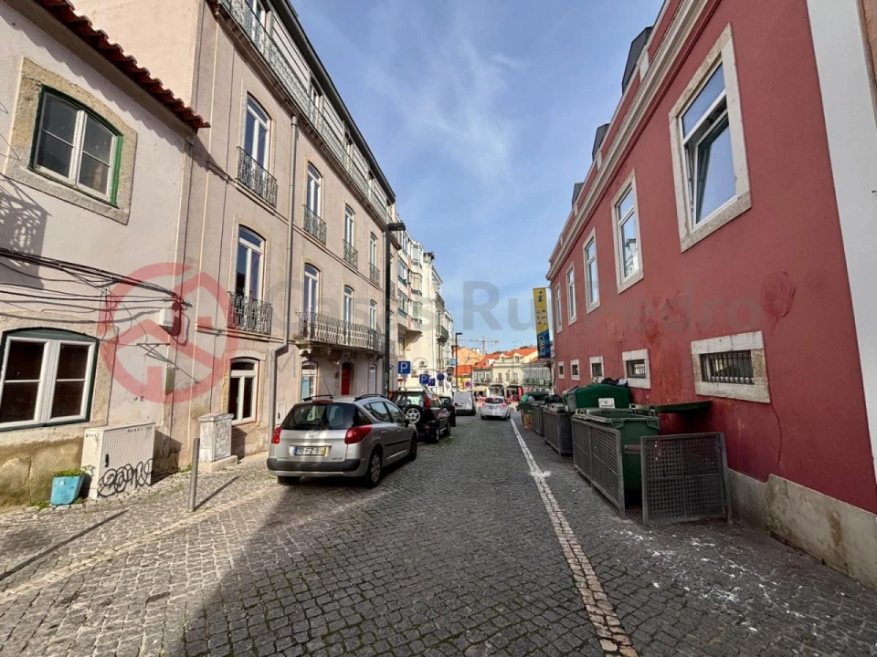Prédio para Venda em Almada, Cova da Piedade, Pragal e Cacilhas Foto 1