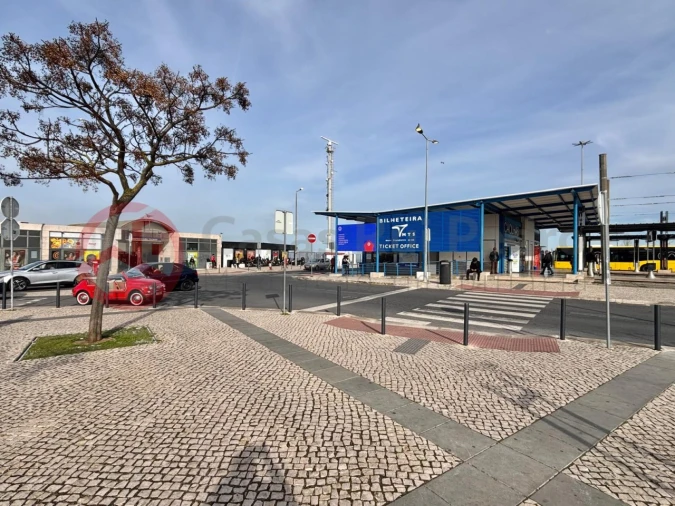 Prédio para Venda em Almada, Cova da Piedade, Pragal e Cacilhas Foto 14