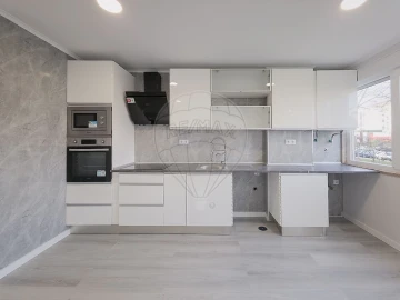Apartamento T2 para Venda em Oeiras e São Julião da Barra, Paço de Arcos e Caxias