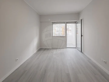 Apartamento T2 para Venda em Oeiras e São Julião da Barra, Paço de Arcos e Caxias