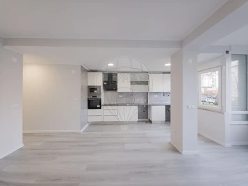 Apartamento T2 para Venda em Oeiras e São Julião da Barra, Paço de Arcos e Caxias