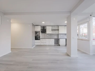 Apartamento T2 para Venda em Oeiras e São Julião da Barra, Paço de Arcos e Caxias