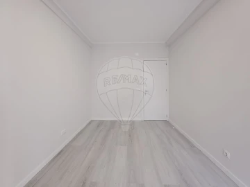 Apartamento T2 para Venda em Oeiras e São Julião da Barra, Paço de Arcos e Caxias