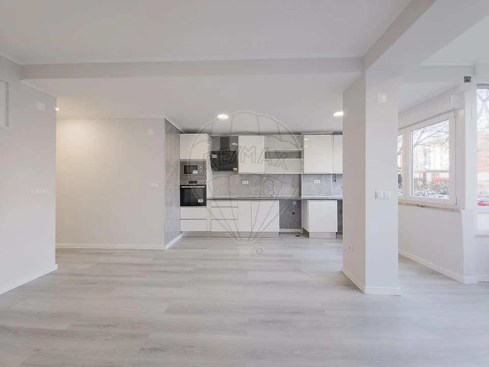 Apartamento T2 para Venda em Oeiras e São Julião da Barra, Paço de Arcos e Caxias Foto 1
