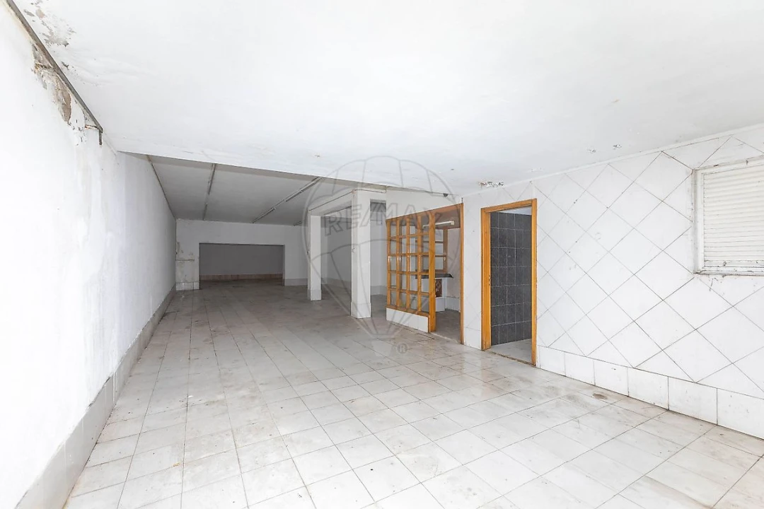 Garagem para Arrendamento em Campanhã Foto 3