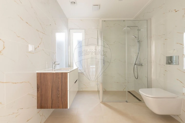 Moradia T2 para Venda em Santa Maria, São Pedro e Matacães Foto 5