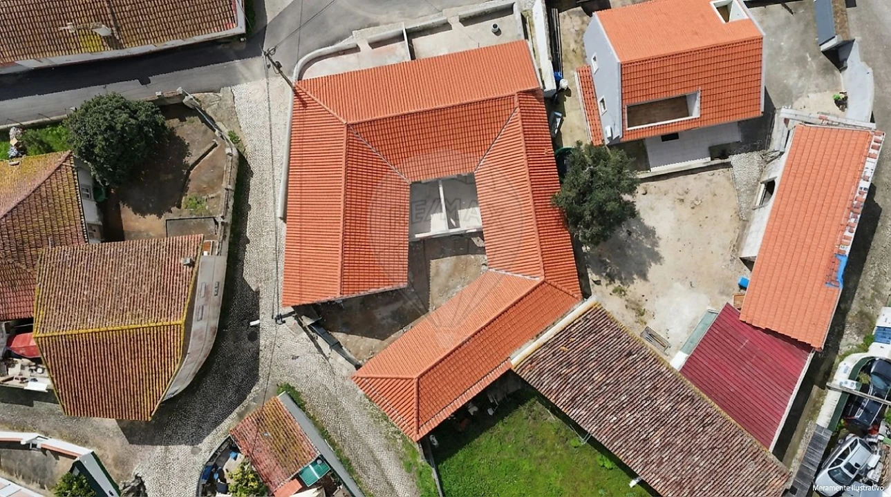 Moradia T2 para Venda em Santa Maria, São Pedro e Matacães Foto 2