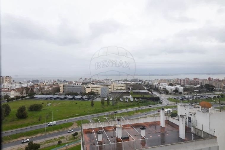 Apartamento T4 para Arrendamento em Marvila Foto 3