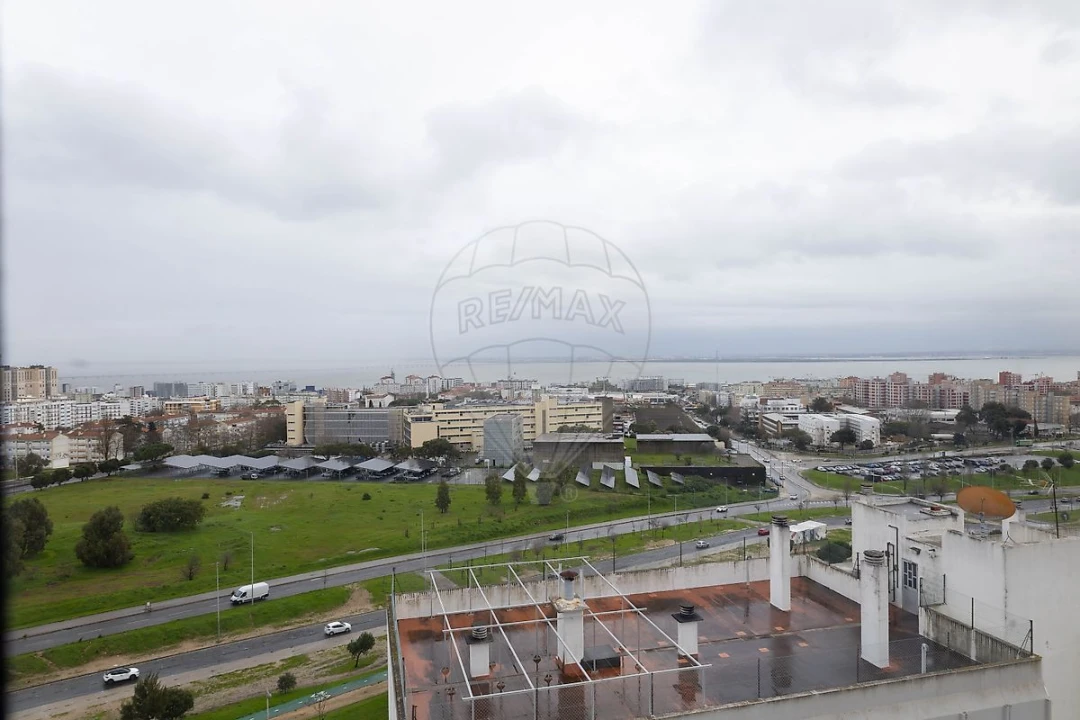 Apartamento T4 para Arrendamento em Marvila Foto 3
