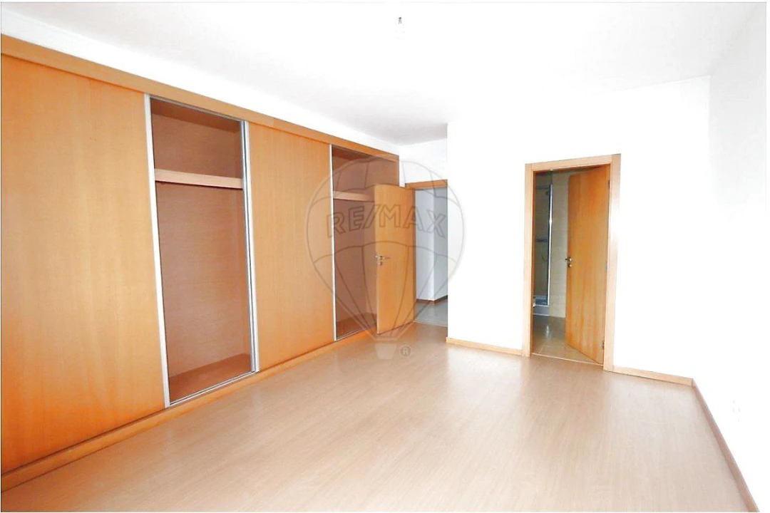 Apartamento T4 para Venda em Pinhal Novo Foto 6