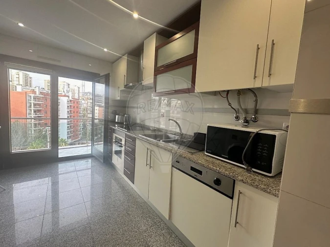 Apartamento T3 para Arrendamento em Odivelas Foto 5