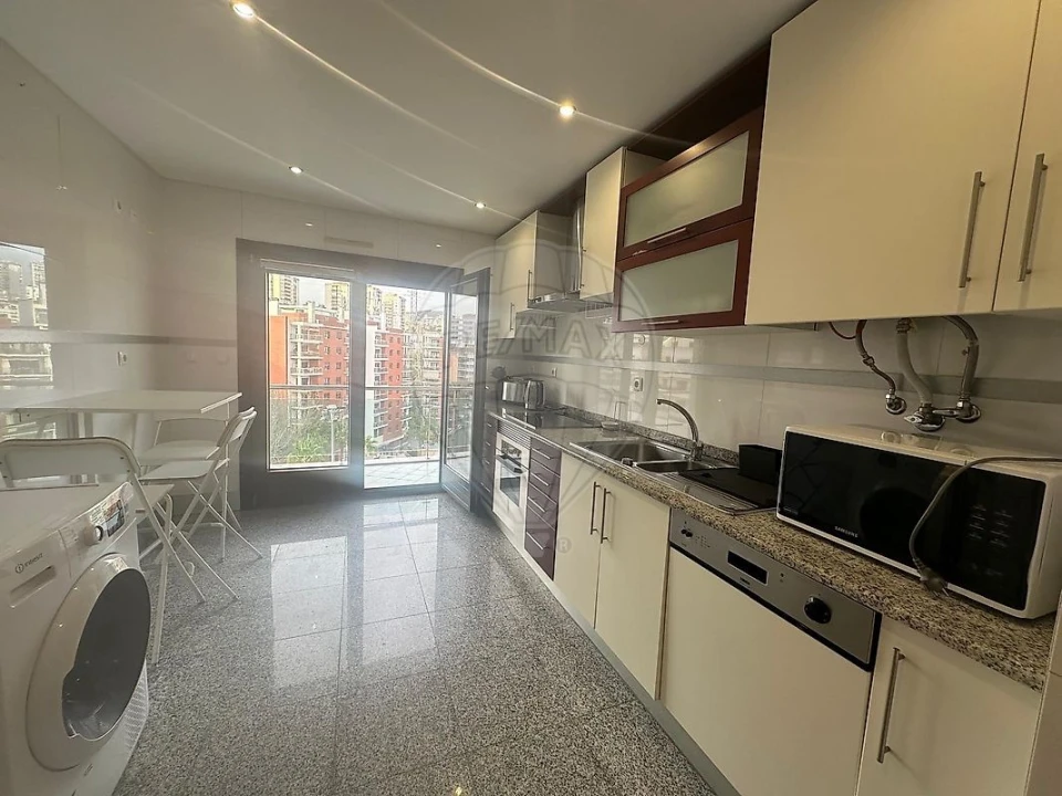 Apartamento T3 para Arrendamento em Odivelas Foto 4