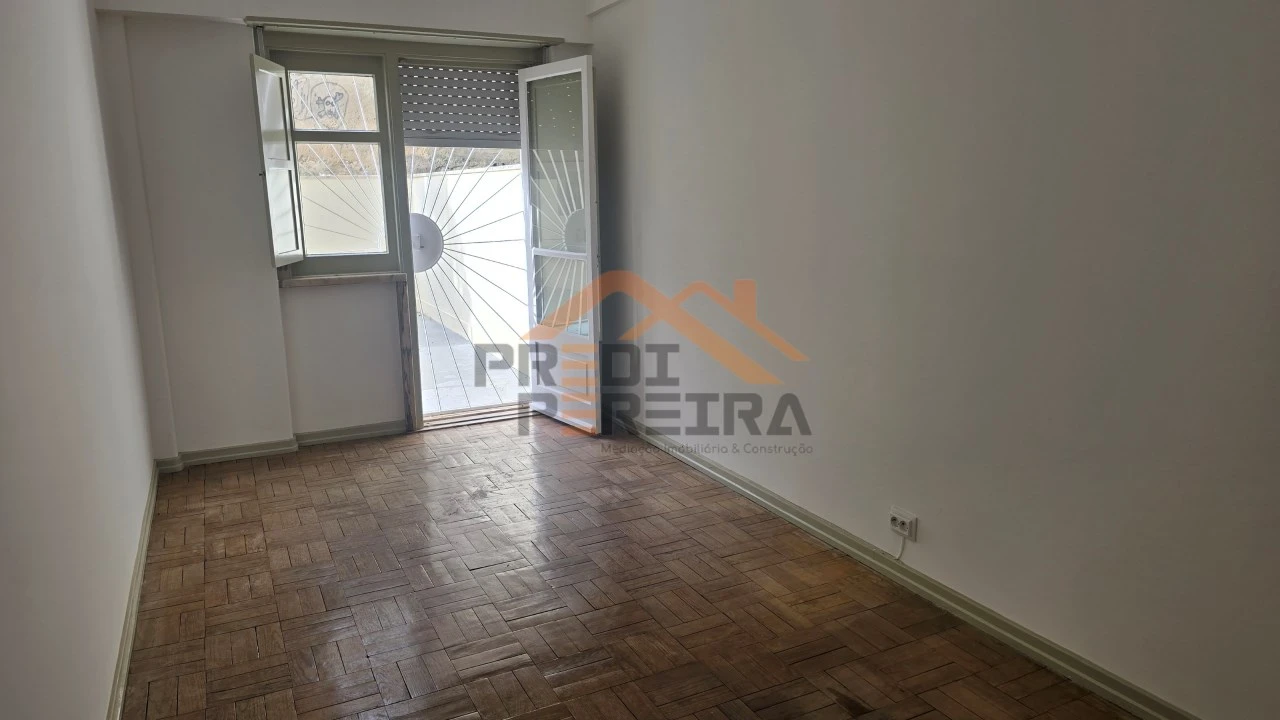 Apartamento T3 para Arrendamento em Odivelas Foto 24