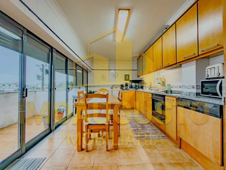 Moradia T4 para Venda em Seia, São Romão e Lapa dos Dinheiros Foto 7