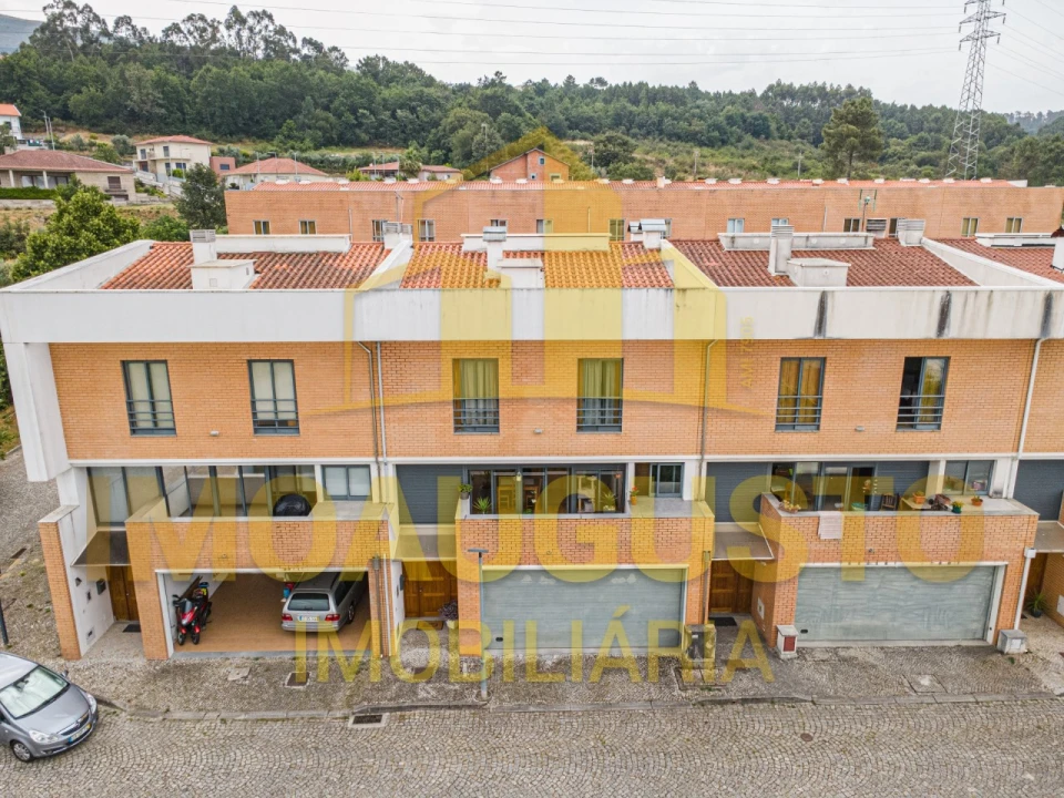 Moradia T4 para Venda em Seia, São Romão e Lapa dos Dinheiros Foto 1