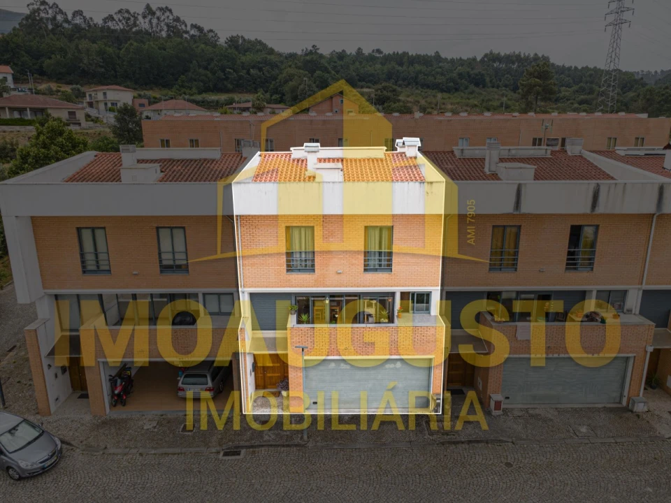 Moradia T4 para Venda em Seia, São Romão e Lapa dos Dinheiros Foto 2