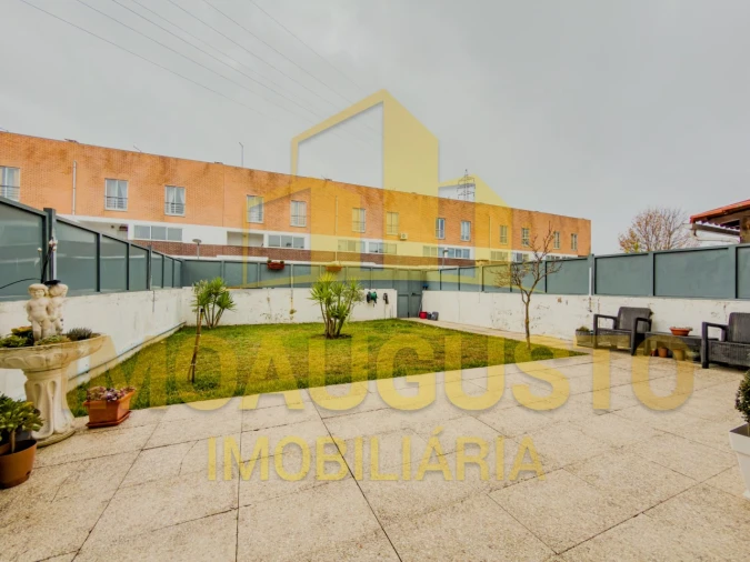 Moradia T4 para Venda em Seia, São Romão e Lapa dos Dinheiros Foto 2