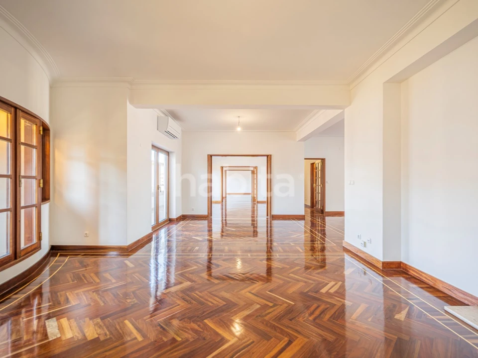 Apartamento T4 para Arrendamento em Avenidas Novas Foto 1