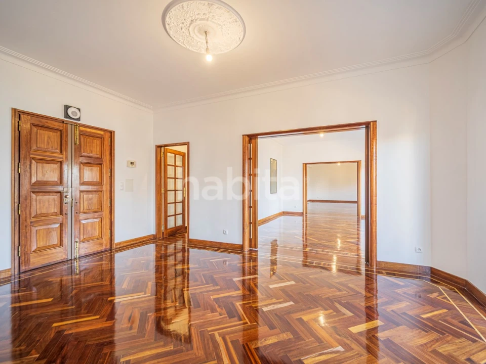 Apartamento T4 para Arrendamento em Avenidas Novas Foto 3