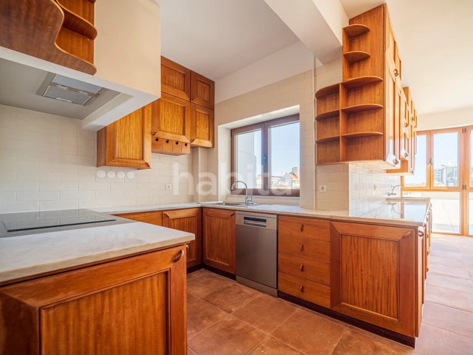 Apartamento T4 para Arrendamento em Avenidas Novas Foto 17