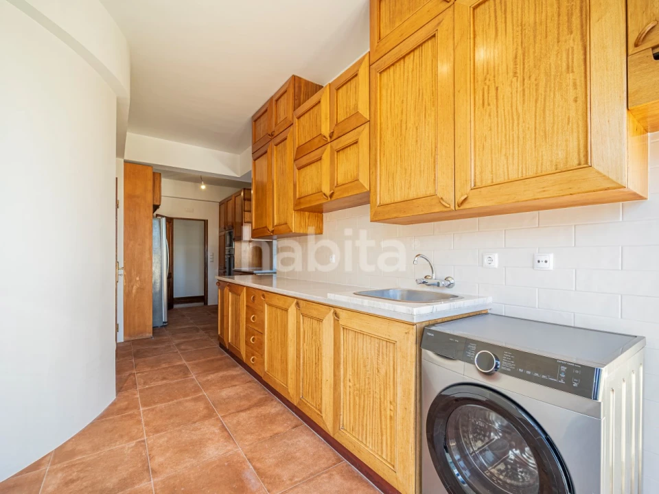 Apartamento T4 para Arrendamento em Avenidas Novas Foto 23