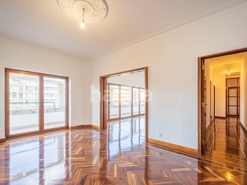 Apartamento T4 para Arrendamento em Avenidas Novas Foto 31