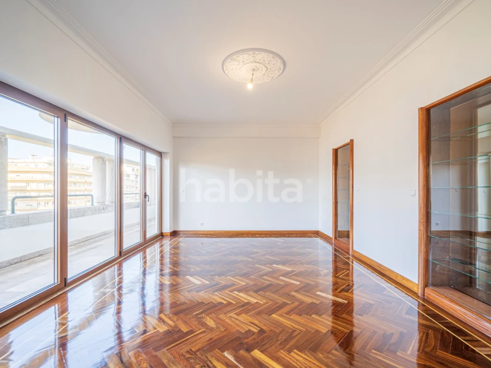 Apartamento T4 para Arrendamento em Avenidas Novas Foto 32