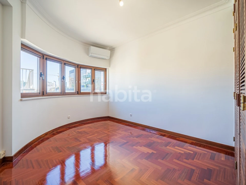 Apartamento T4 para Arrendamento em Avenidas Novas Foto 39