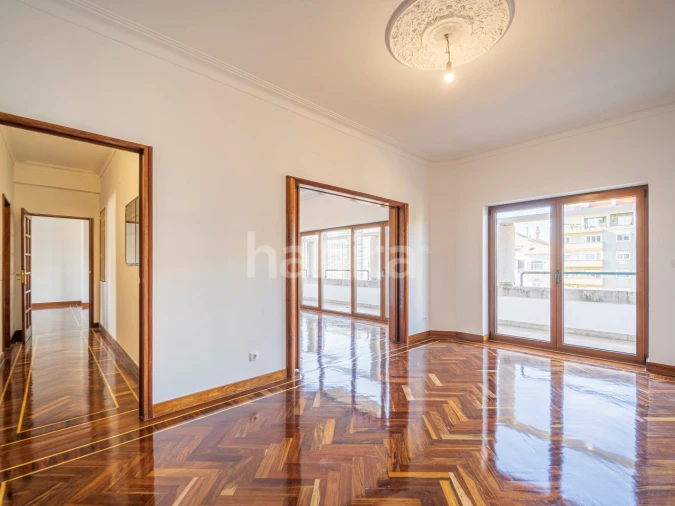 Apartamento T4 para Arrendamento em Avenidas Novas Foto 2