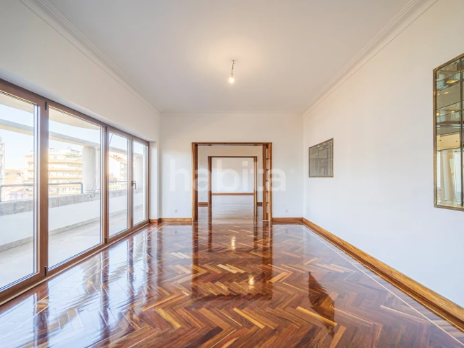 Apartamento T4 para Arrendamento em Avenidas Novas Foto 11