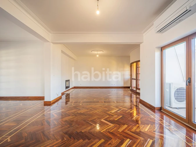 Apartamento T4 para Arrendamento em Avenidas Novas Foto 12