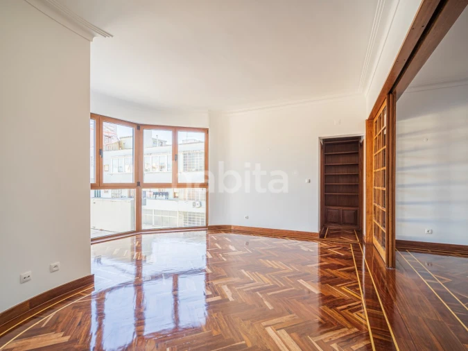 Apartamento T4 para Arrendamento em Avenidas Novas Foto 24