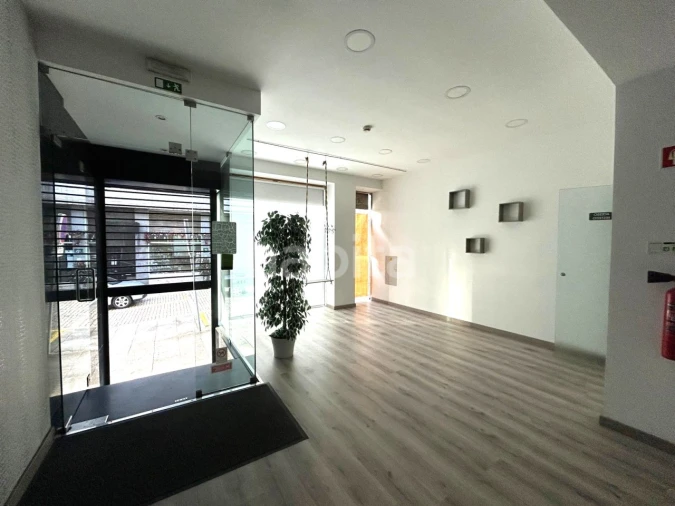 Loja para Venda em São João da Madeira Foto 1