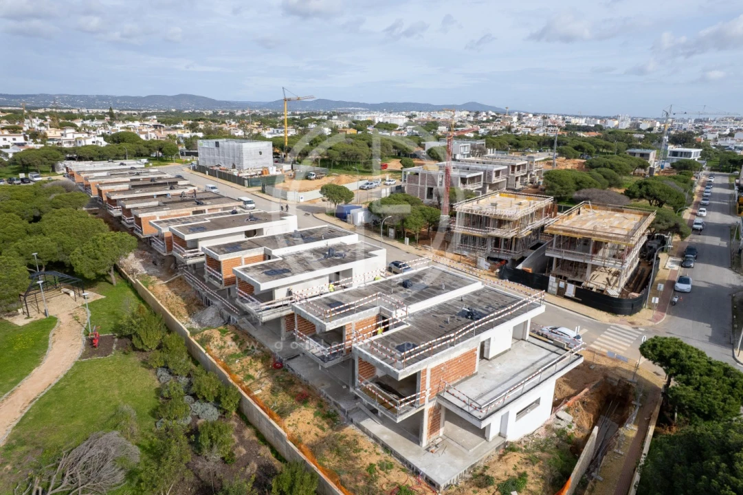 Moradia T4 para Venda em Montenegro Foto 19