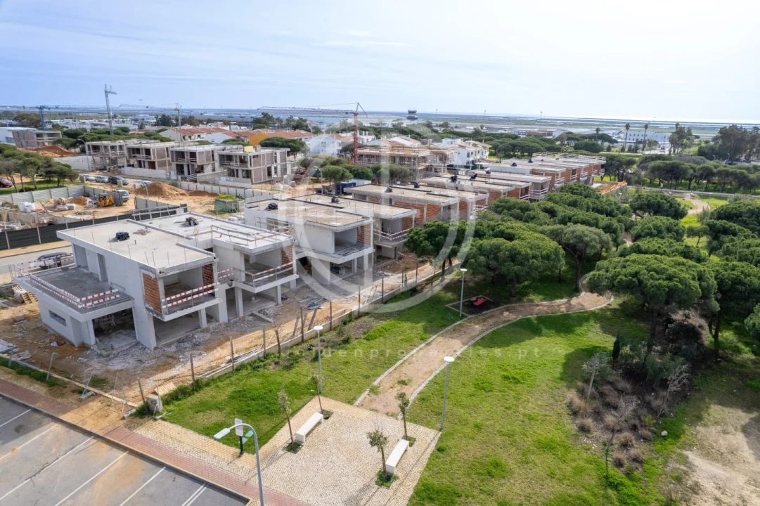 Moradia T4 para Venda em Montenegro Foto 1