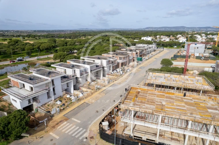 Moradia T4 para Venda em Montenegro Foto 21