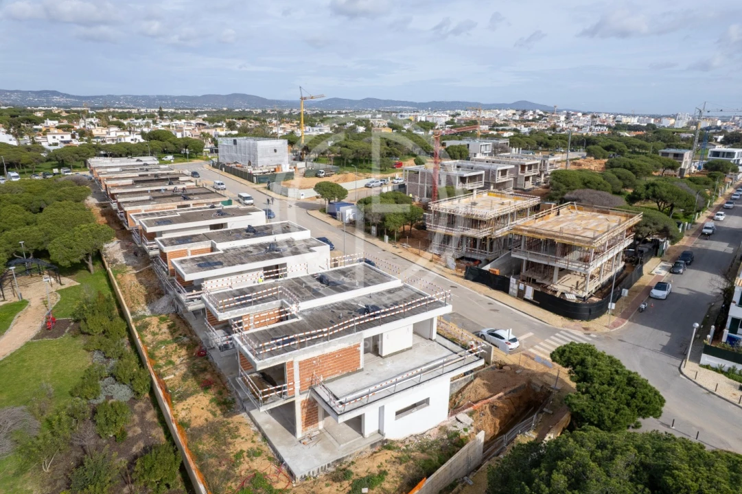 Moradia T4 para Venda em Montenegro Foto 18