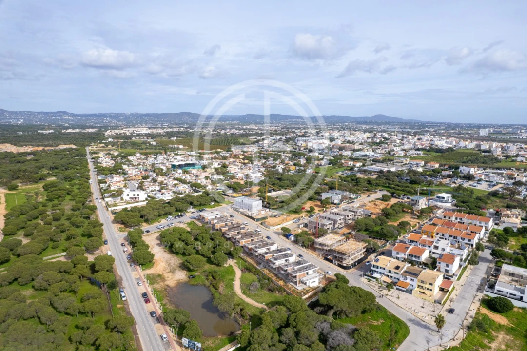 Moradia T4 para Venda em Montenegro Foto 22