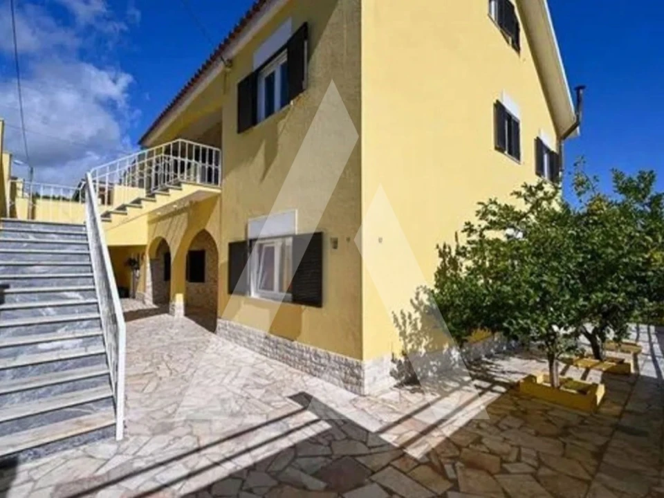 Moradia T6 para Venda em Porto Salvo Foto 1