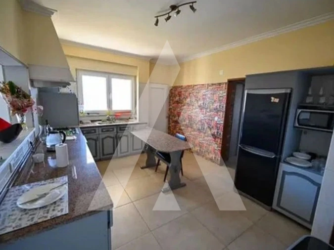 Moradia T6 para Venda em Porto Salvo Foto 9